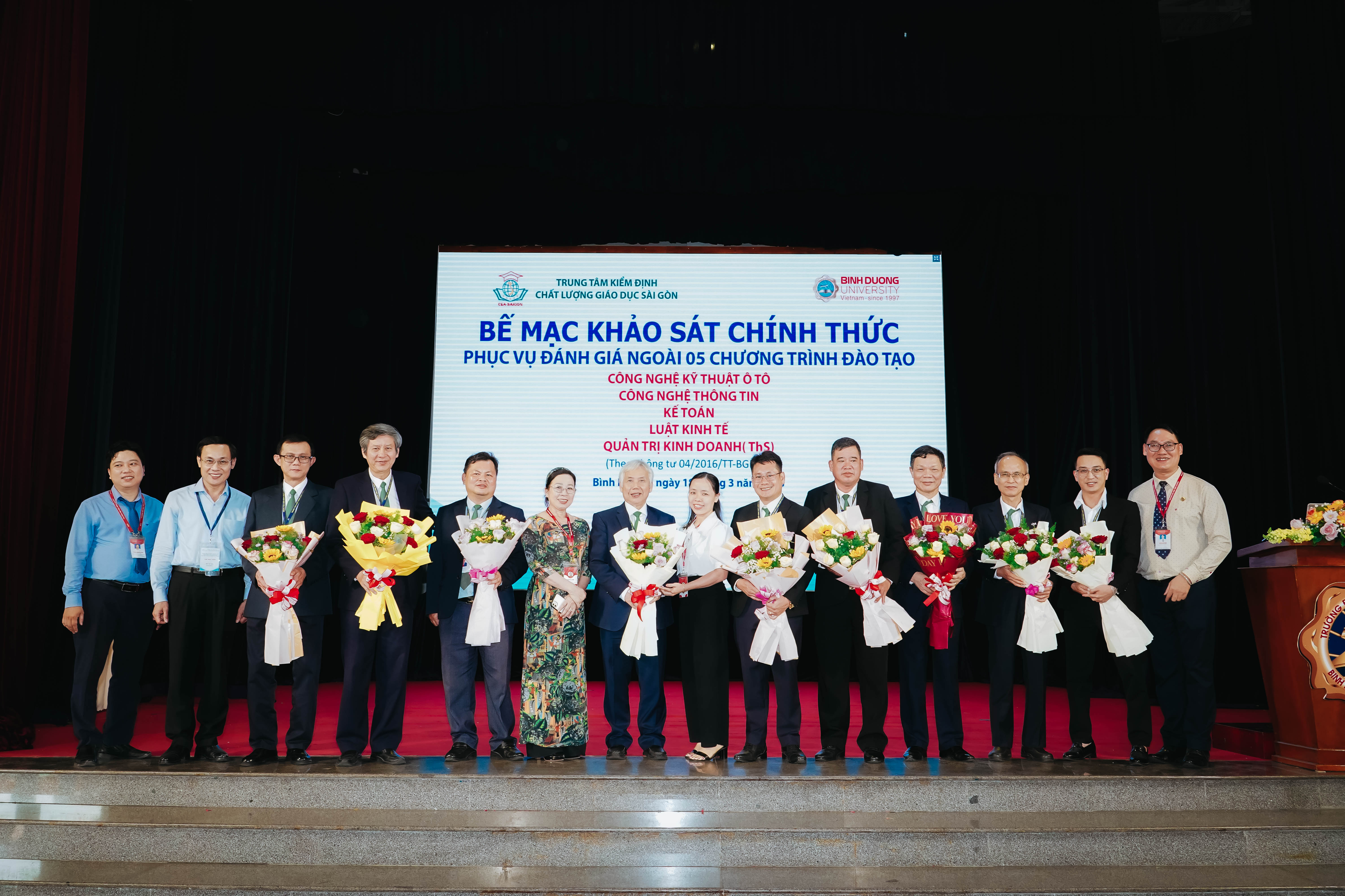 Bế mạc đợt Khảo sát chính thức phục vụ đánh giá ngoài 05 chương trình đào tạo của Trường Đại học Bình Dương