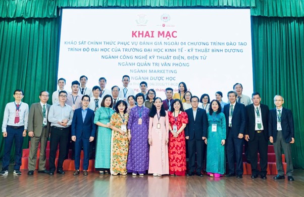 Khai mạc Khảo sát chính thức phục vụ Kiểm định chất lượng giáo dục 04 CTĐT của Trường Đại học Kinh tế - Kỹ thuật Bình Dương